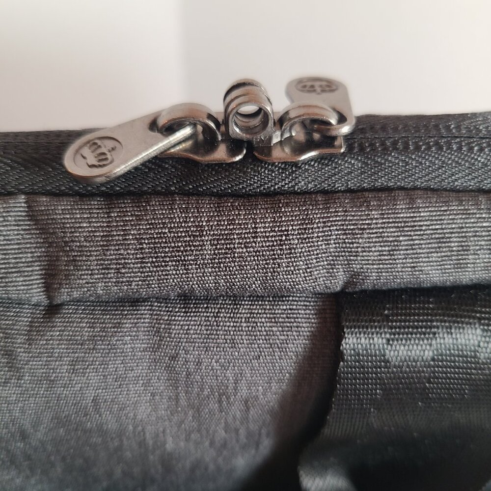 PKG Laptop Messenger Bag Gray – Fits up to 15" Laptop, Padded with Multiple Comp - Picture 8 of 10